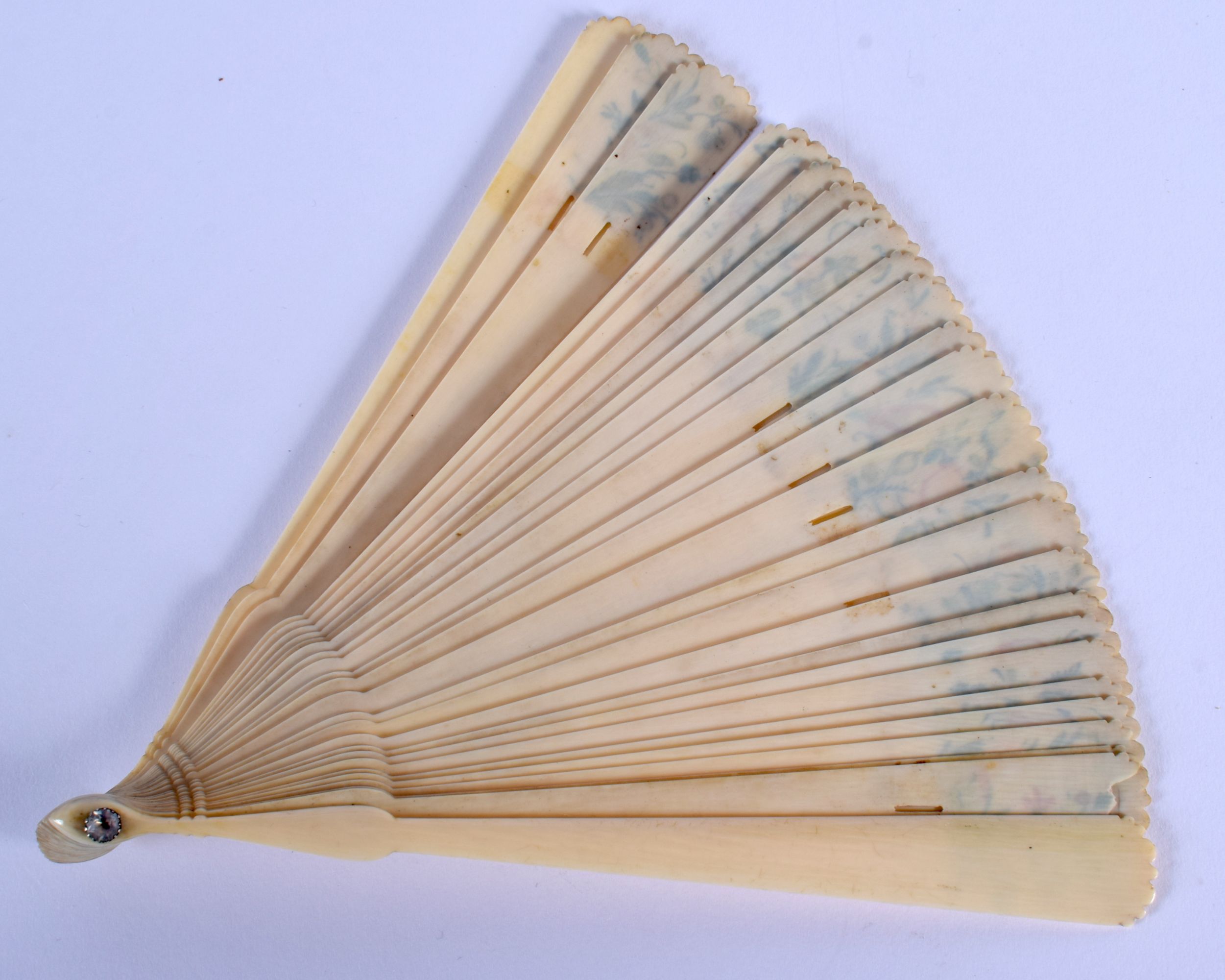 A LARGE 19TH CENTURY CONTINENTAL IVORY FAN together with a scrimshaw, cylinder case etc. Largest 42 - Image 3 of 7