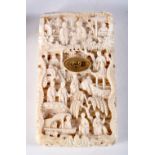 A 19TH CENTURY CHINESE CANTON IVORY CARD CASE AND COVER Qing. 9.5 cm x 5.5 cm.