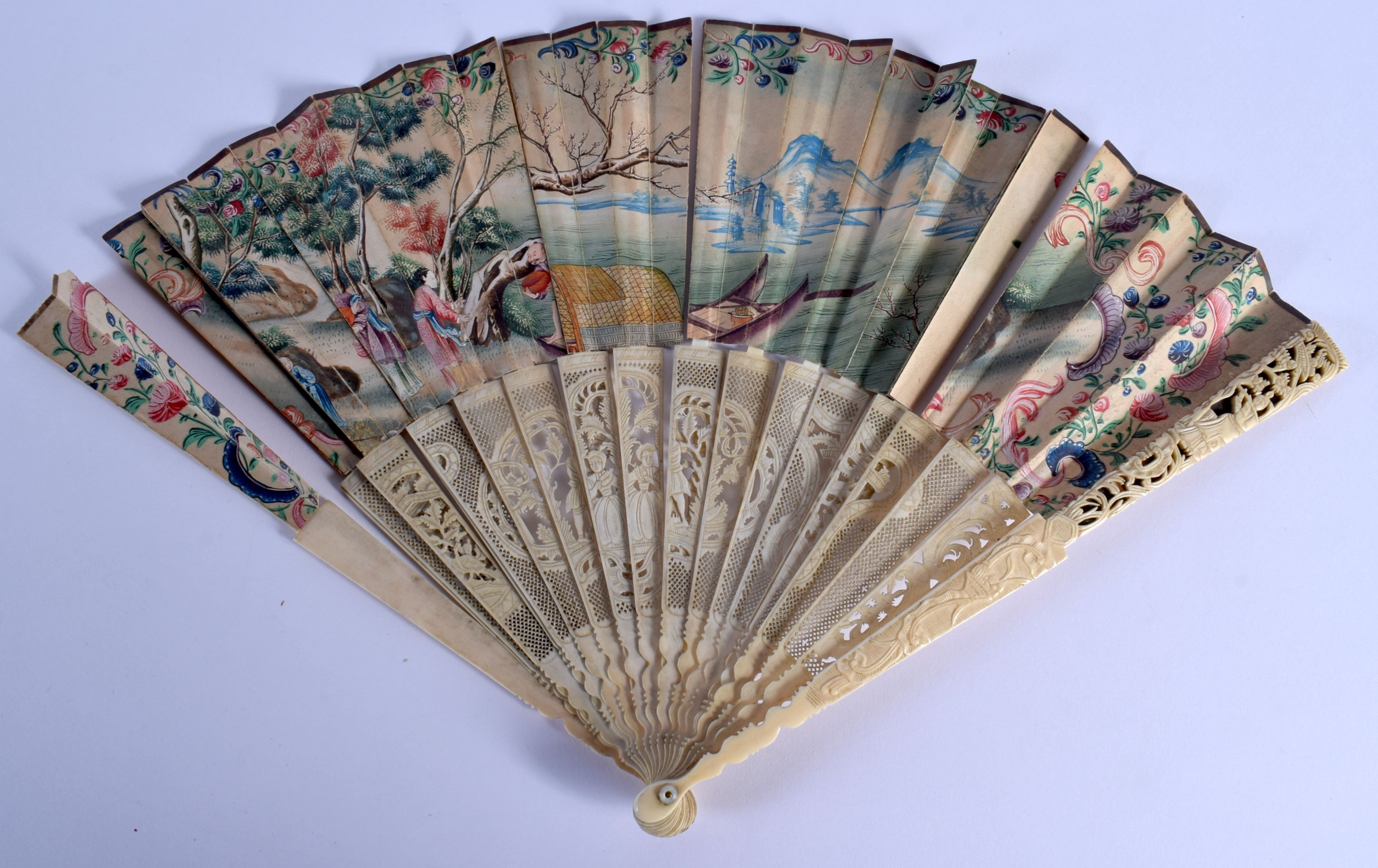 A LATE 18TH CENTURY EUROPEAN CHINOSERIE PAPER LEAF FAN decorated with flowers. 50 cm wide extended.