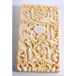 A 19TH CENTURY CHINESE CANTON IVORY CARD CASE AND COVER Qing. 10 cm x 5 cm.