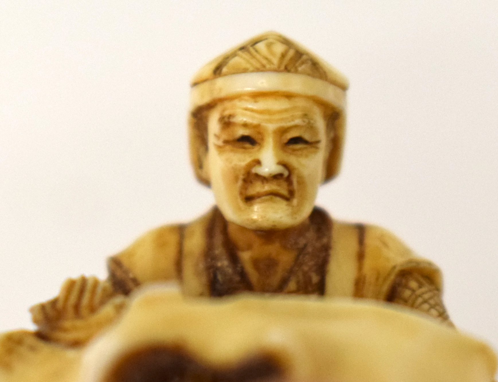 A 19TH CENTURY JAPANESE MEIJI PERIOD CARVED IVORY NETSUKE modelled as a male holding a sack. 3 cm x - Image 11 of 13