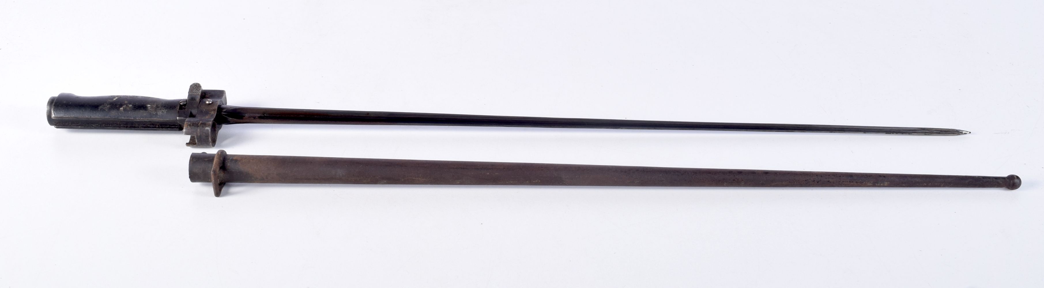 A pair of 19th century 4 sided bayonets 65 cm (2) - Image 2 of 7