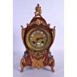 AN EARLY 20TH FRENCH BOULLE WORK MANTEL CLOCK decorated with foliage. 32 cm high.
