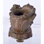 A JAPANESE BRONZE CAULDRON WITH AN INSECT. 5.1cm x 4.1cm, weight 104.4.g