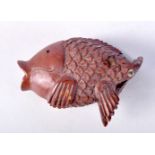 A JAPANESE CARVED WOOD FISH. 5.3cm x 7.7cm x 3.2cm, weight 40.1g