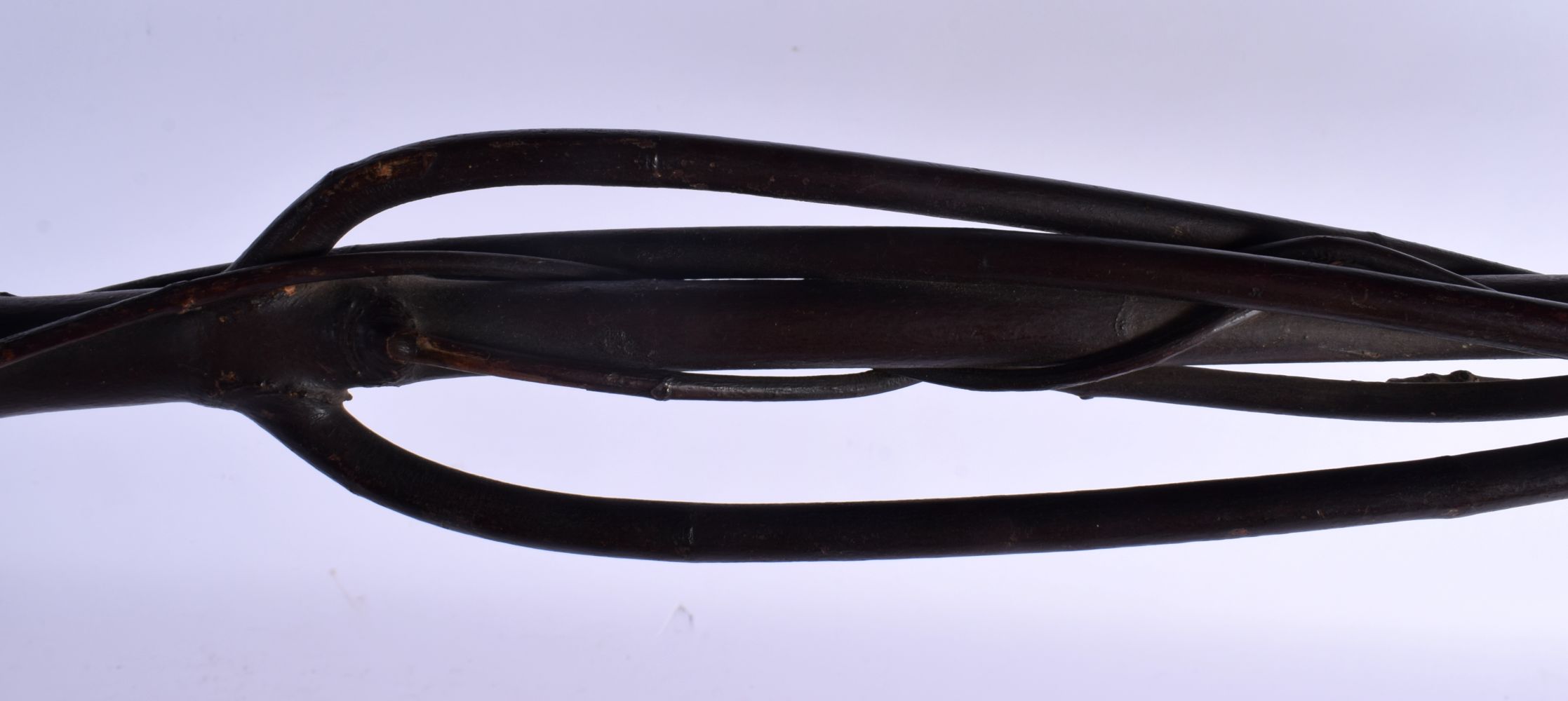 AN EARLY 20TH CENTURY EUROPEAN CROCODILE HEAD PIPE CANE. 90 cm long. - Bild 3 aus 5