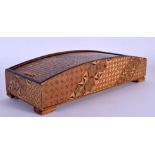 AN EARLY 20TH CENTURY JAPANESE MEIJI PERIOD PARQUETRY SLIDING BOX decorated with geometric motifs. 2