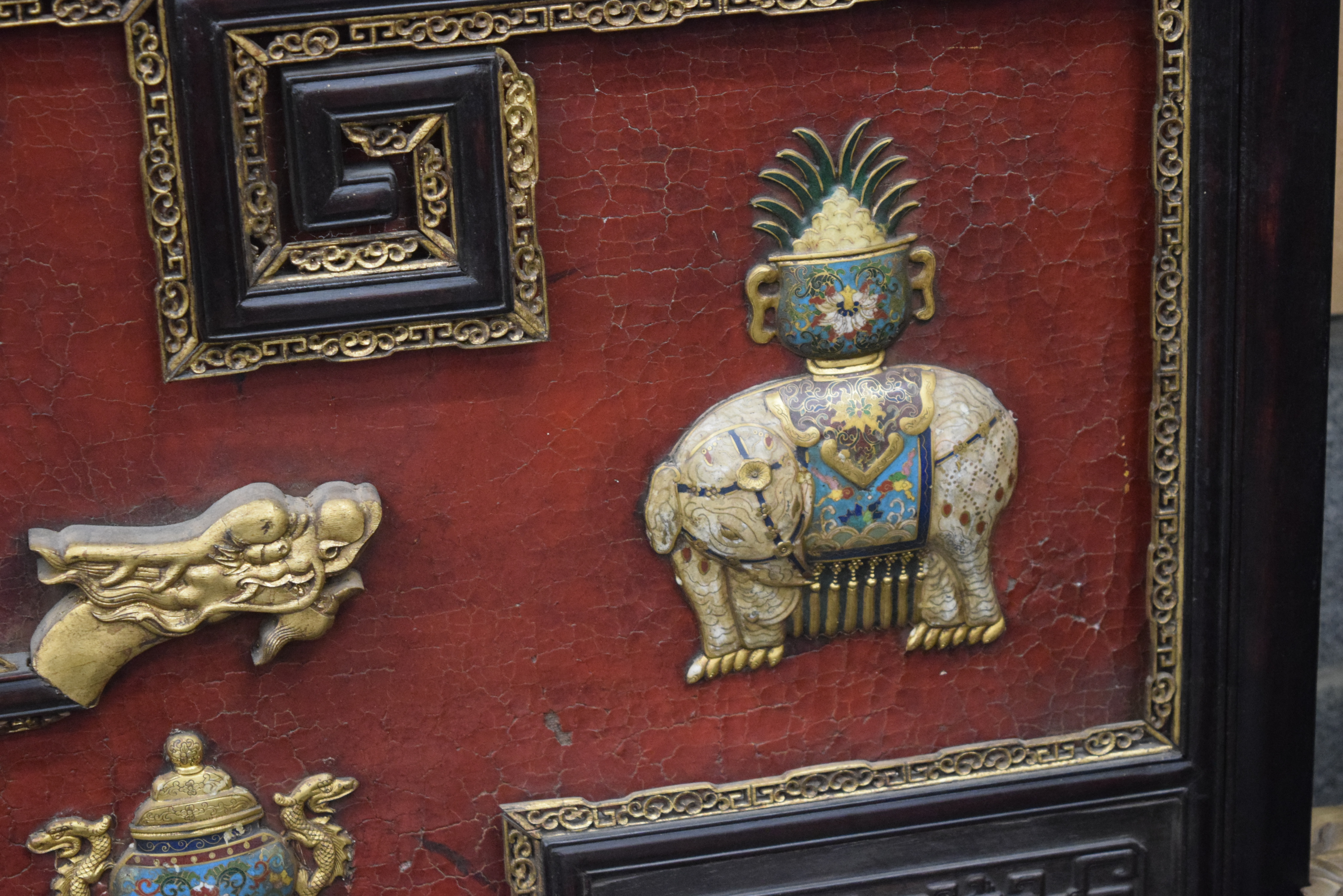 A MONUMENTAL PAIR OF CHINESE HARDWOOD CLOISONNE ENAMEL AND STONE SCREENS upon fitted stands, probabl - Bild 5 aus 8