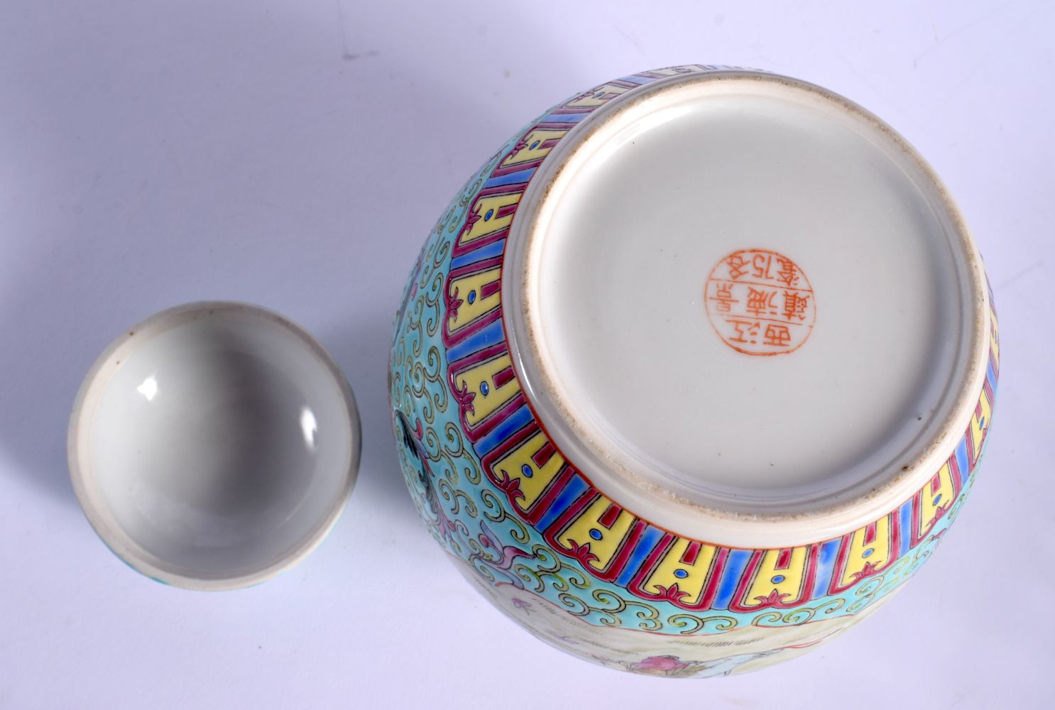A COLLECTION OF EARLY 20TH CENTURY CHINESE CLOISONNE together with other porcelain etc. (qty) - Bild 7 aus 23