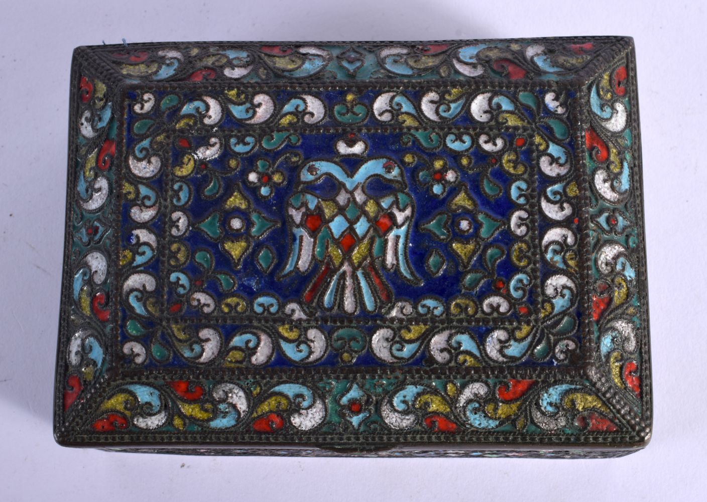 AN ANTIQUE RUSSIAN CLOISONNE ENAMEL RECTANGULAR CASKET decorated with birds and foliage. 12 cm x 8 c - Bild 3 aus 5