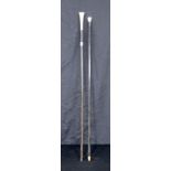 A walking cane with silver pommel together with another cane longest 92 cm (2).