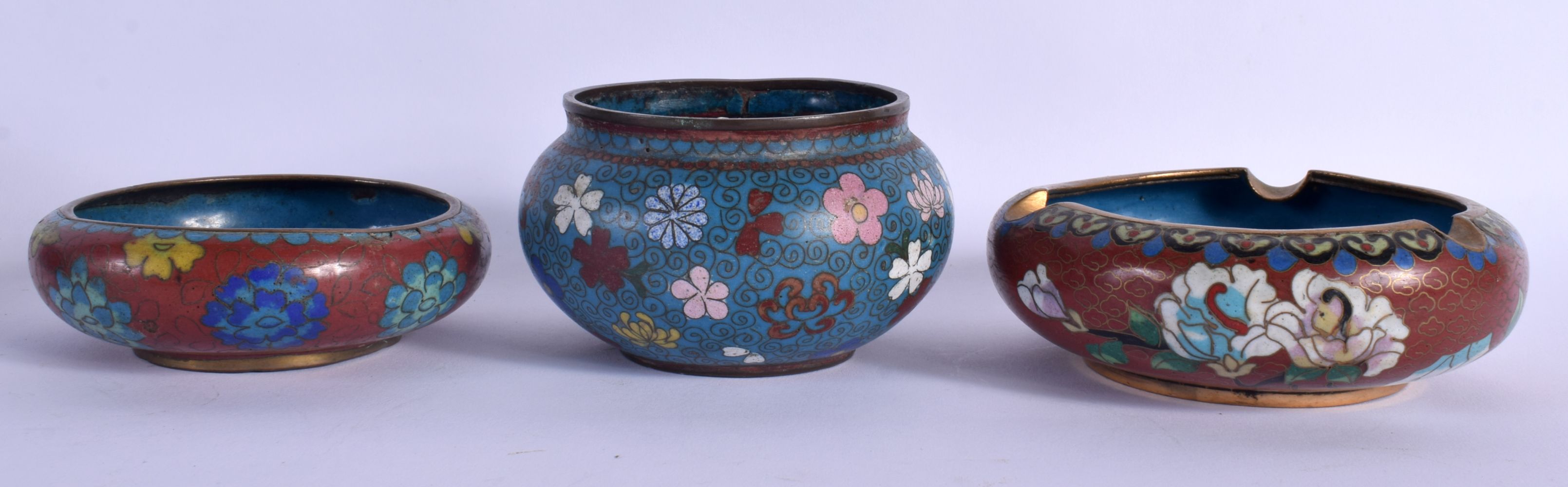 A COLLECTION OF EARLY 20TH CENTURY CHINESE CLOISONNE together with other porcelain etc. (qty) - Bild 14 aus 23