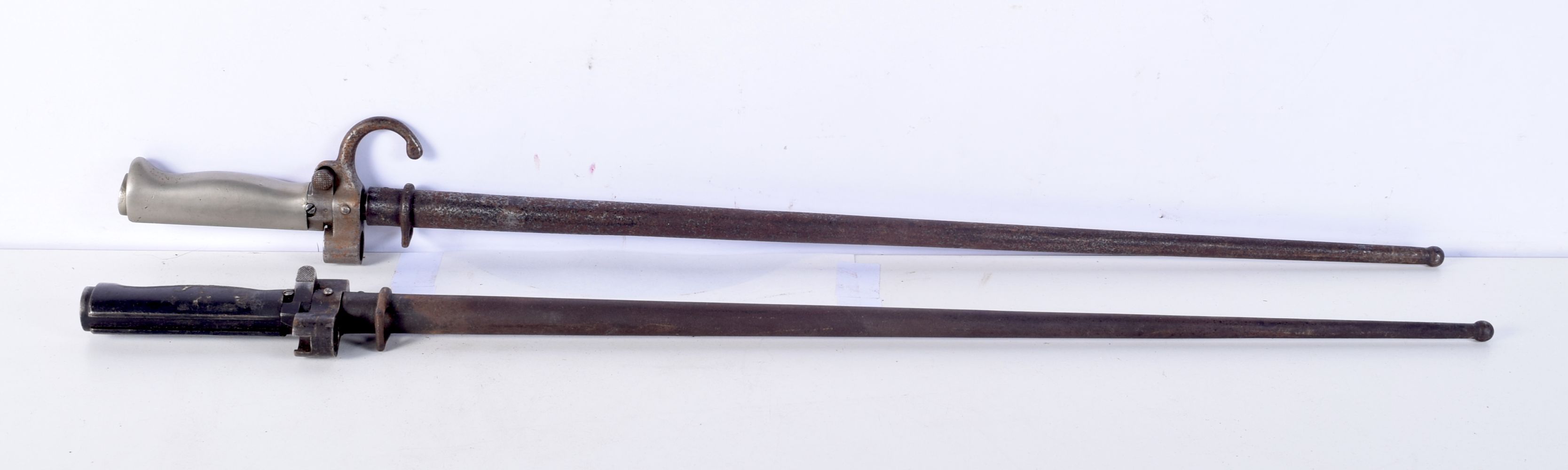 A pair of 19th century 4 sided bayonets 65 cm (2)
