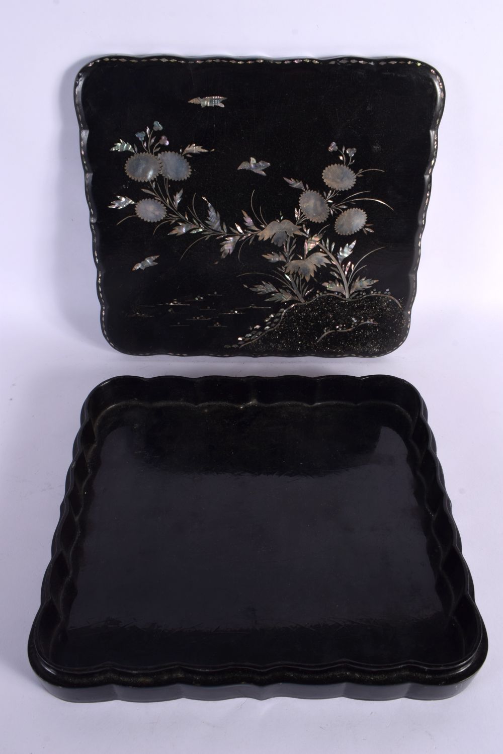 A LATE VICTORIAN MOTHER OF PEARL INLAID LACQUER BOX AND COVER. 27 cm square. - Bild 4 aus 6