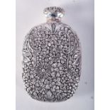 A CONTINENTAL SILVER SCENT BOTTLE WITH A FLORAL DESIGN. Stamped 835, 7.6cm x 4.8cm x 2cm, weight 90