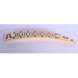 AN ANTIQUE WALRUS TUSK SCRIMSHAW CRIBBAGE BOARD. 42 cm long.