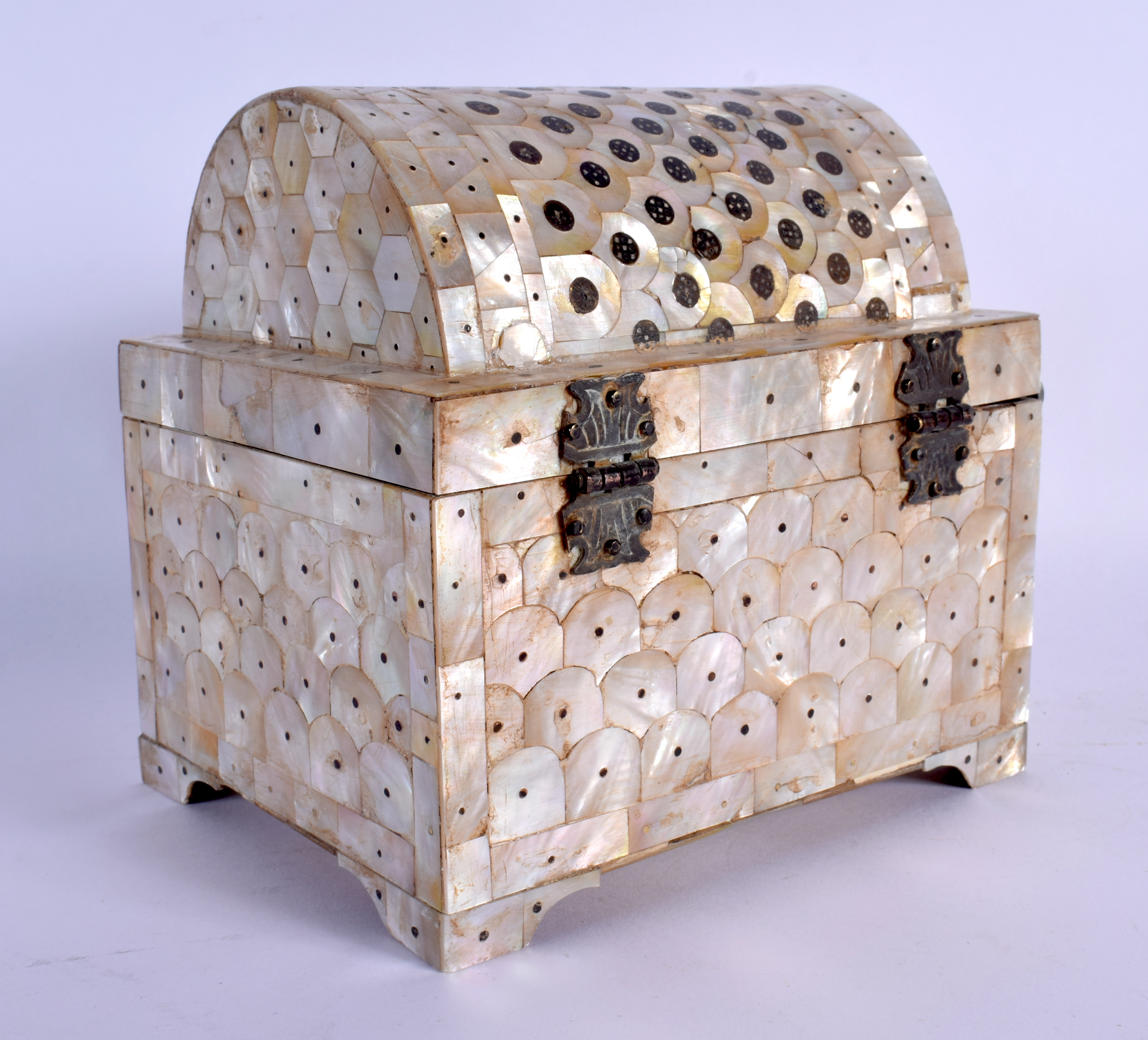 AN UNUSUAL MIDDLE EASTERN PALESTINE MOTHER OF PEARL STUD WORK CASKET. 17 cm x 13 cm.