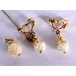 A GOLD AND IVORY MATCHING NECKLACE AND EARRINGS, Weight 4g