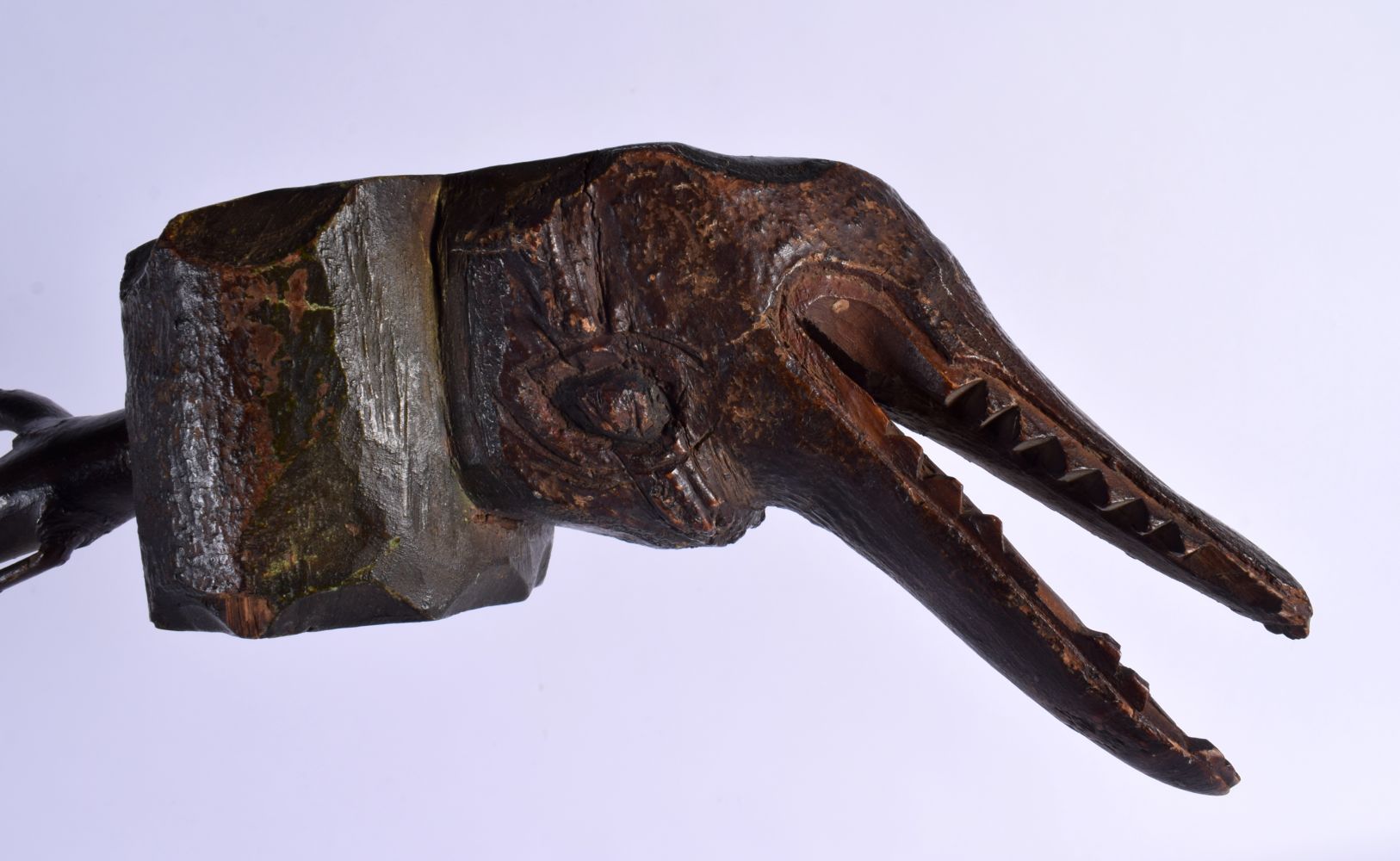 AN EARLY 20TH CENTURY EUROPEAN CROCODILE HEAD PIPE CANE. 90 cm long.