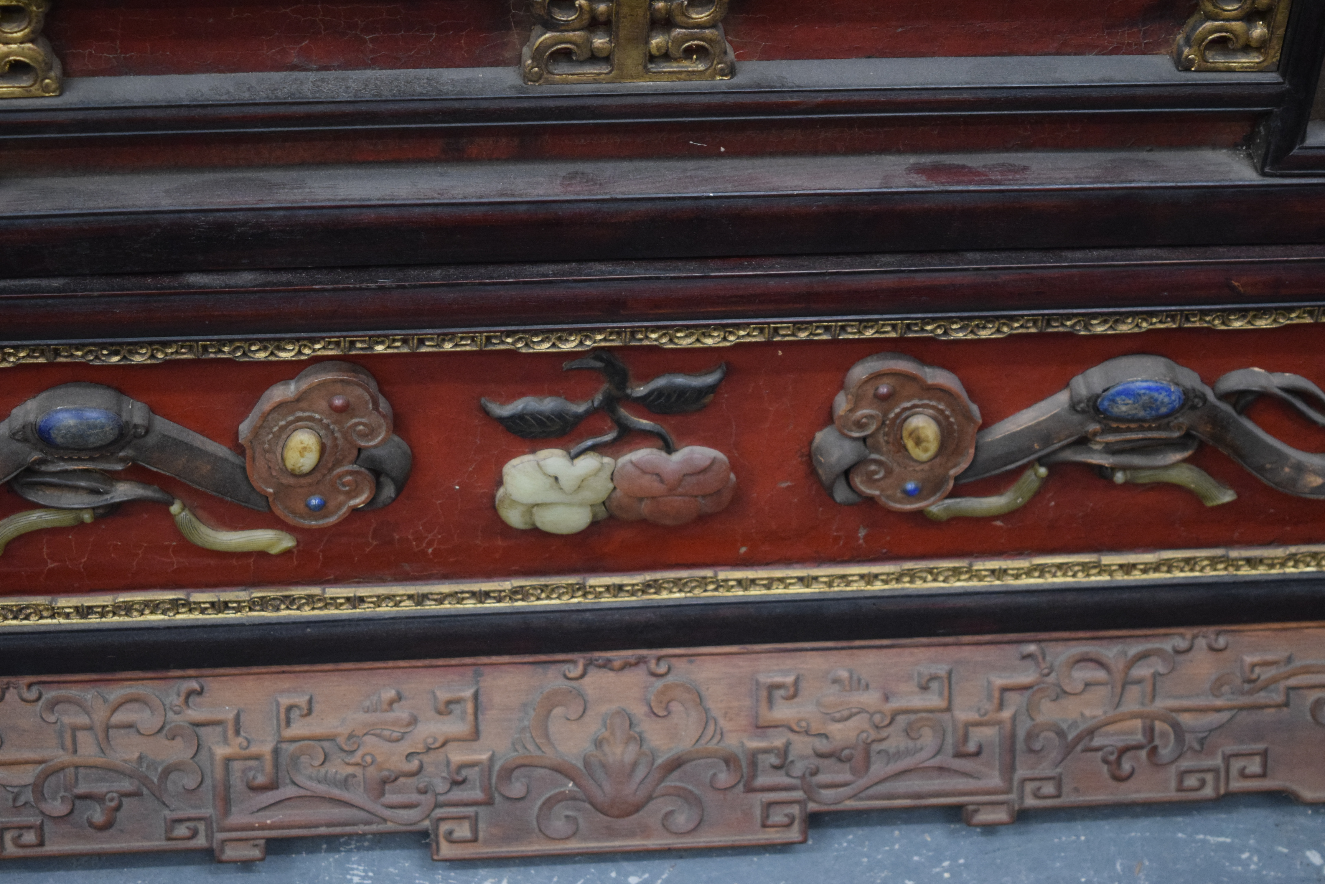 A MONUMENTAL PAIR OF CHINESE HARDWOOD CLOISONNE ENAMEL AND STONE SCREENS upon fitted stands, probabl - Bild 6 aus 8