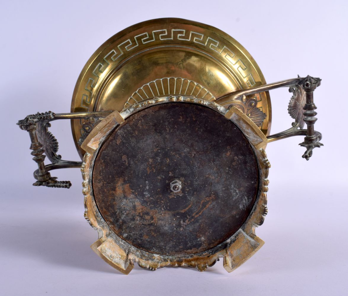 A LARGE 19TH CENTURY FRENCH TWIN HANDLED BRONZE PEDESTAL TAZZA in the manner of Barbedienne. 30 cm x - Bild 4 aus 4