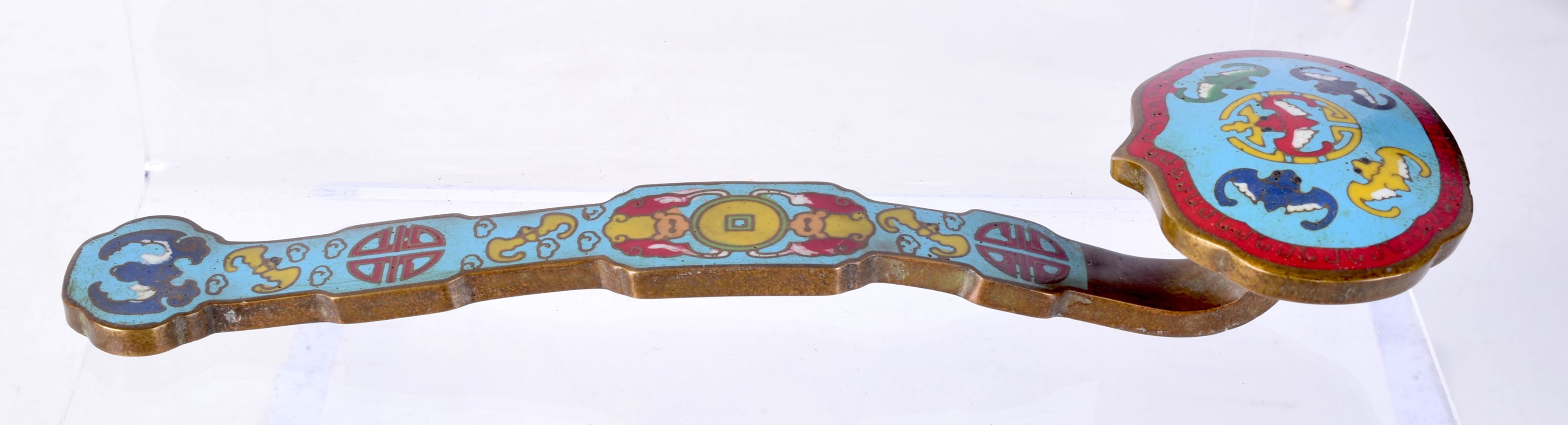 A CLOISONNE RUI SCEPTRE. 20.5cm x 6cm x 3cm, weight 274g - Bild 3 aus 3