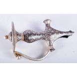 In Islamic metal dagger handle 19 cm.