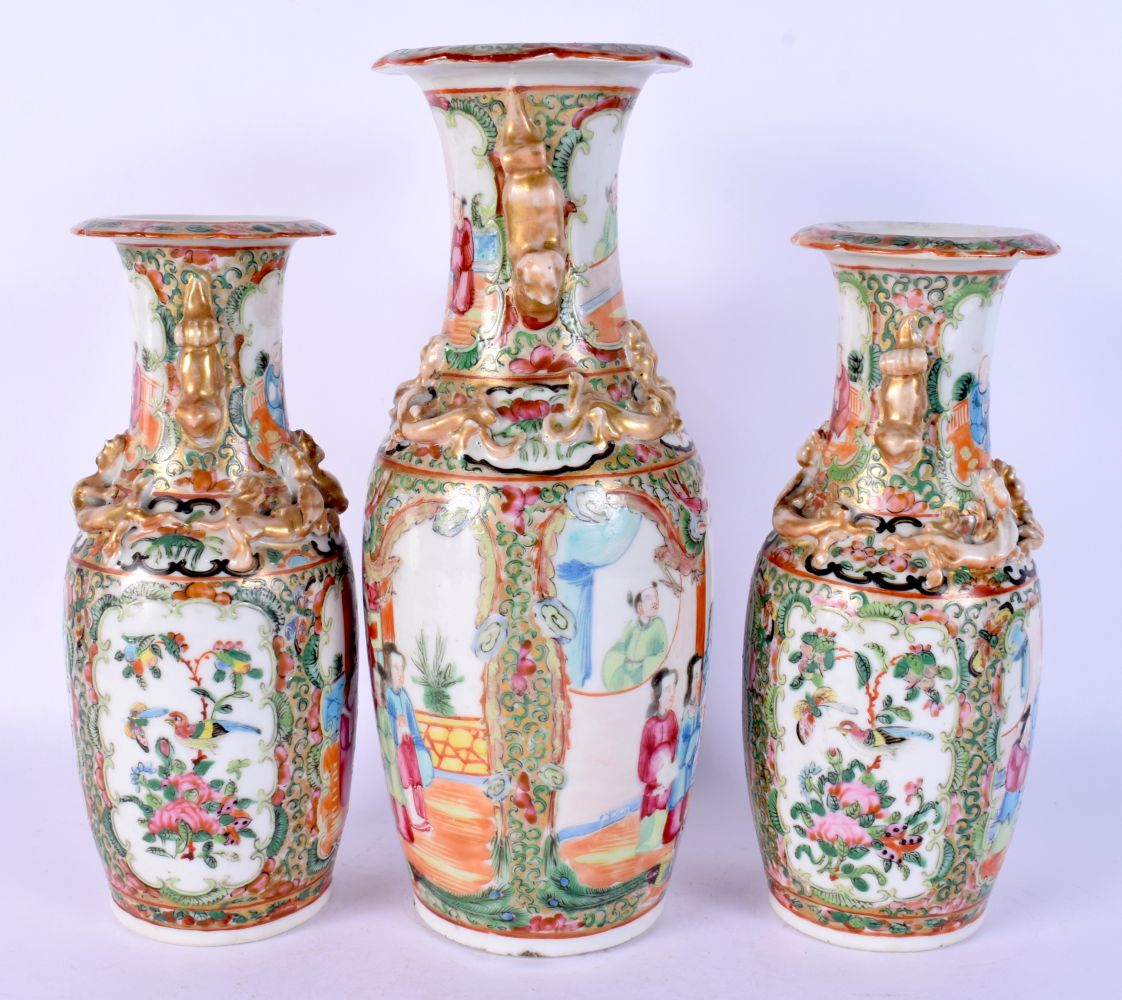 A SET OF THREE 19TH CENTURY CHINESE CANTON FAMILLE ROSE VASES Qing. Largest 28 cm high. (3) - Bild 3 aus 25