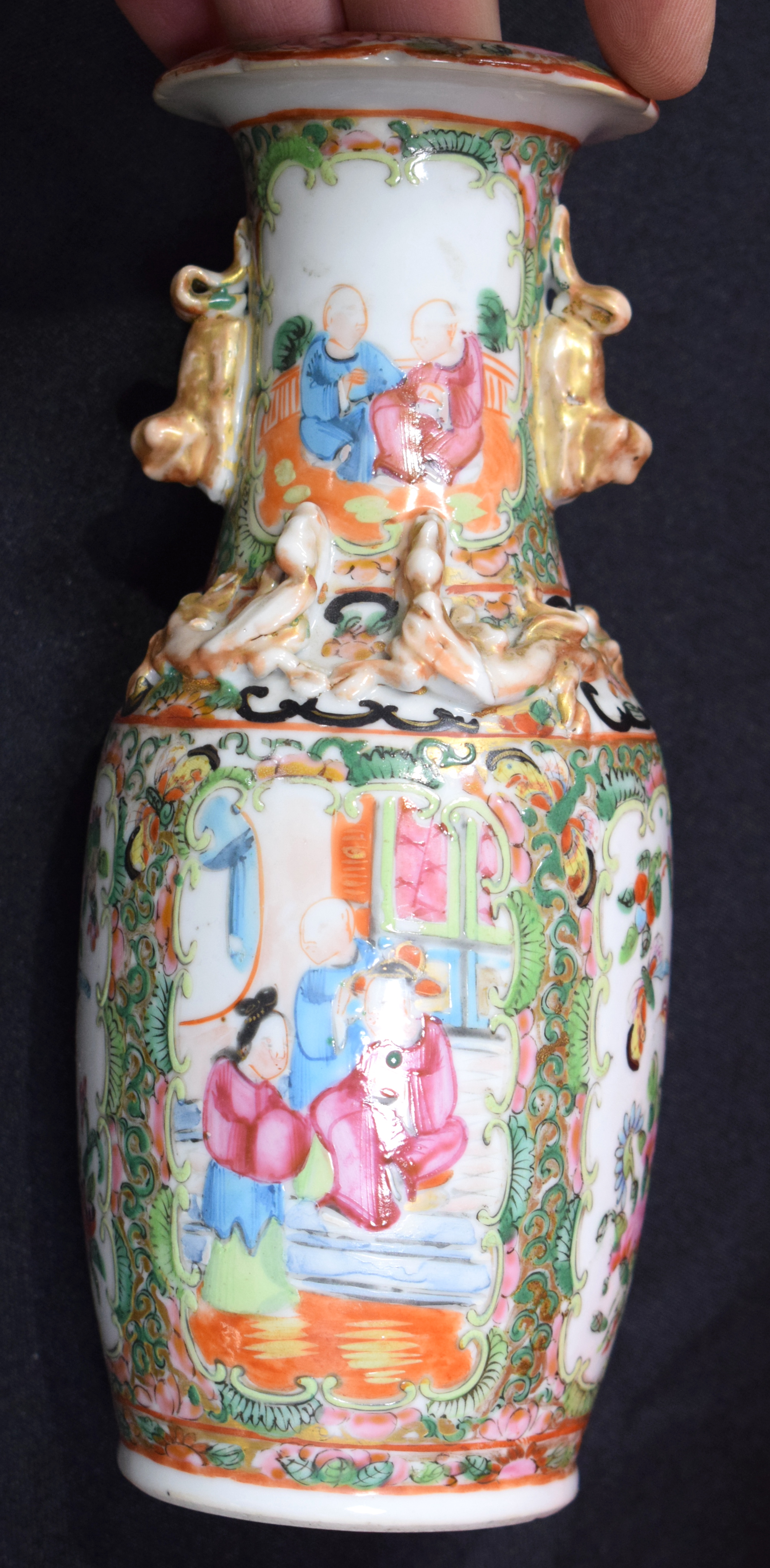 A SET OF THREE 19TH CENTURY CHINESE CANTON FAMILLE ROSE VASES Qing. Largest 28 cm high. (3) - Bild 12 aus 25