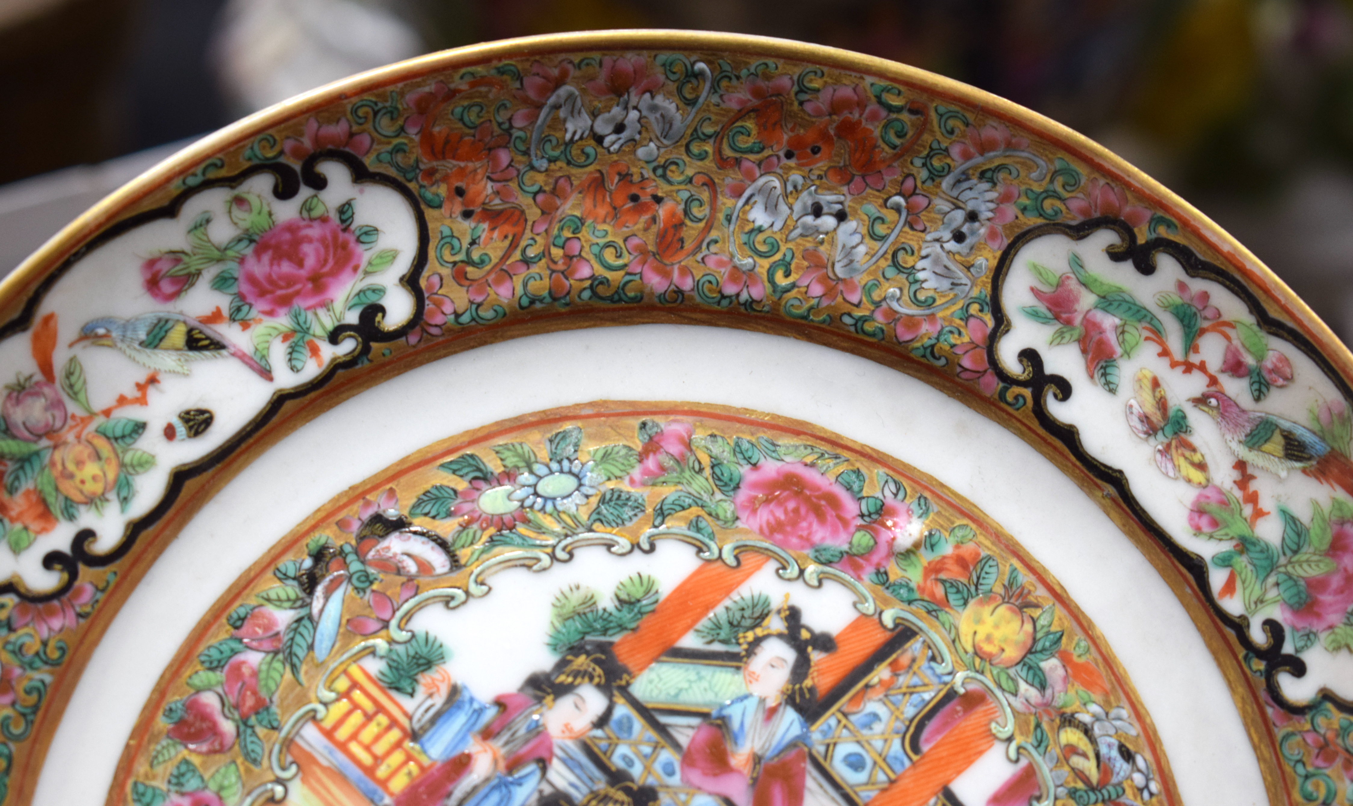 A SET OF FOUR 19TH CENTURY CHINESE CANTON FAMILLE ROSE PLATES Qing. 19 cm diameter. (4) - Bild 30 aus 30