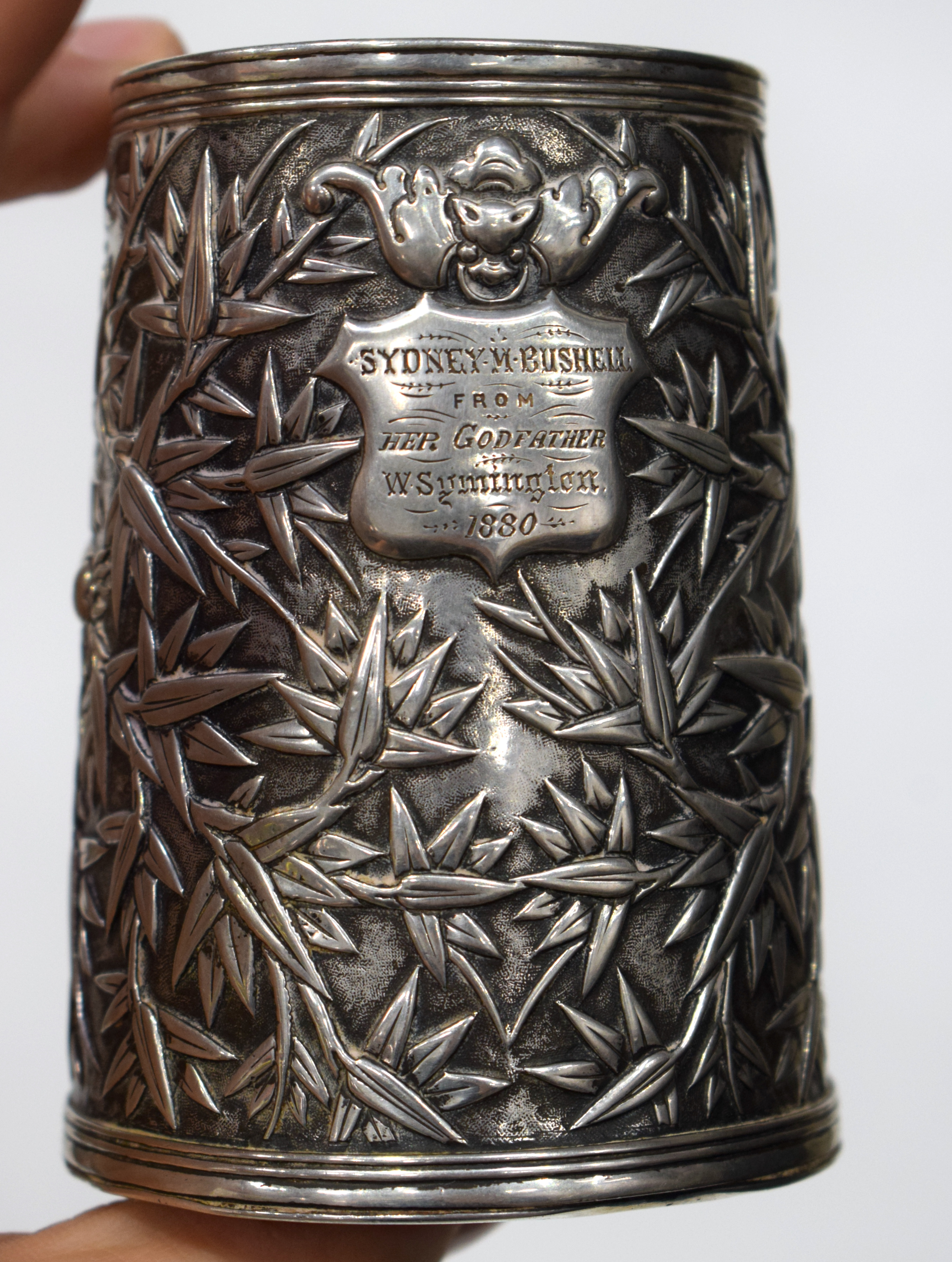 A 19TH CENTURY CHINESE EXPORT SILVER MUG smothered in bamboo shoots. 203 grams. 10 cm high. - Bild 7 aus 12