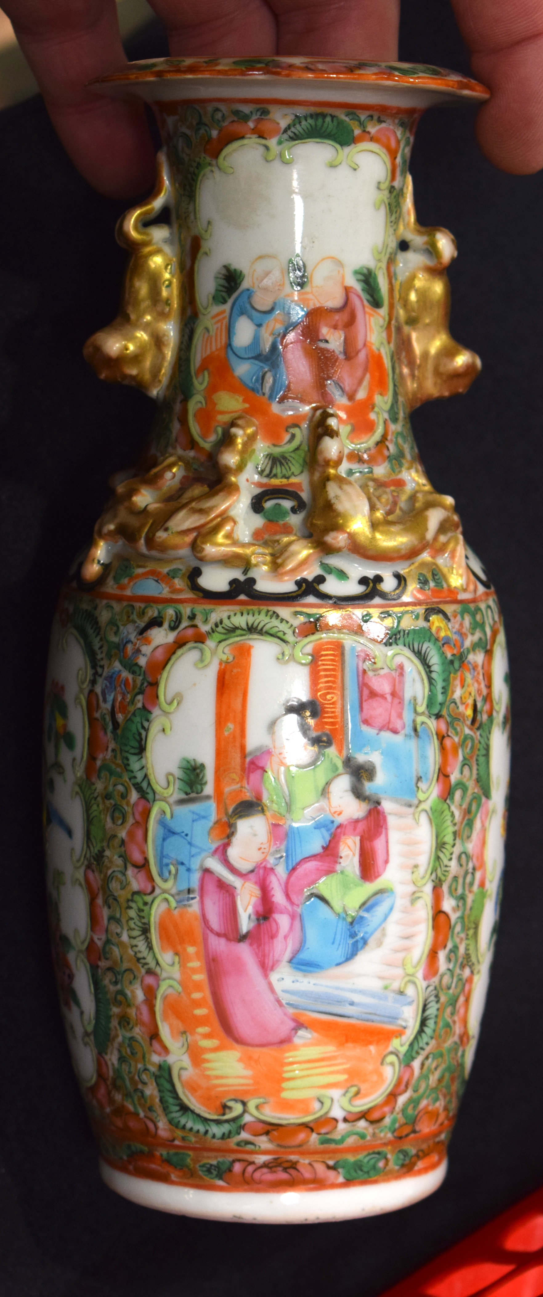 A SET OF THREE 19TH CENTURY CHINESE CANTON FAMILLE ROSE VASES Qing. Largest 28 cm high. (3) - Bild 8 aus 25