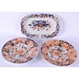 TWO EARLY 19TH CENTURY ENGLISH IMARI PLATES and a similar platter. Largest 22 cm wide. (3)