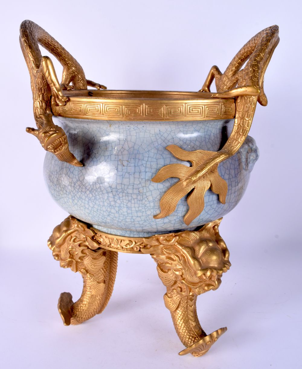 A RARE 19TH CENTURY CHINESE BRONZE MOUNTED GE TYPE CENSER overlaid with stylised dragon handles. 33 - Bild 3 aus 6