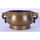 AN 18TH/19TH CENTURY CHINESE TWIN HANDLED BRONZE CENSER bearing Xuande marks to base. 1022 grams. 18