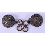 A PAIR OF 18TH/19TH CENTURY SCOTTISH LION HEAD CLOAK CLIPS. 3 cm wide.