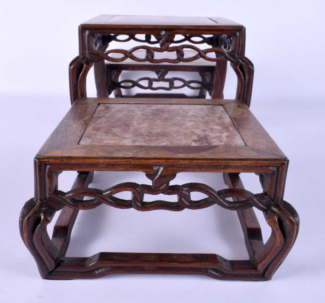 A LARGE 19TH CENTURY CHINESE HARDWOOD MARBLE INSET STAND Qing, of three tier form. 55 cm x 20 cm x 1 - Bild 3 aus 8