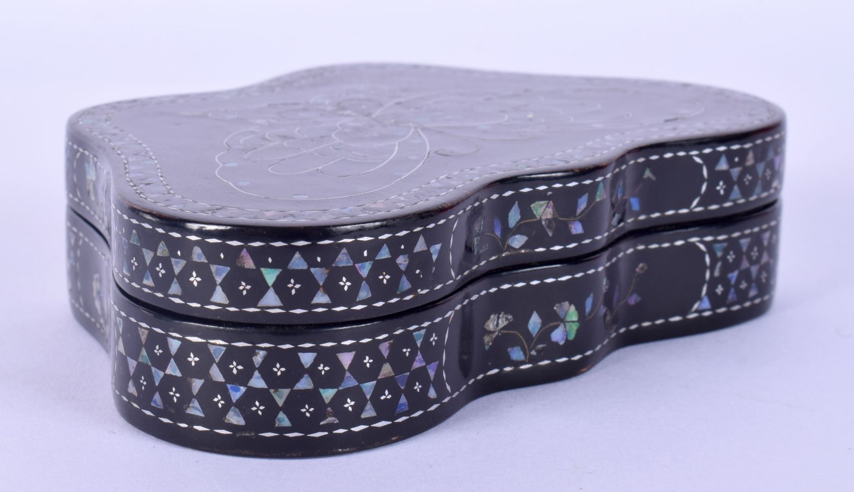 A 19TH CENTURY CHINESE BLACK LACQUER MOTHER OF PEARL INLAID BOX in the form of a butterfly. 10 cm x - Image 3 of 6