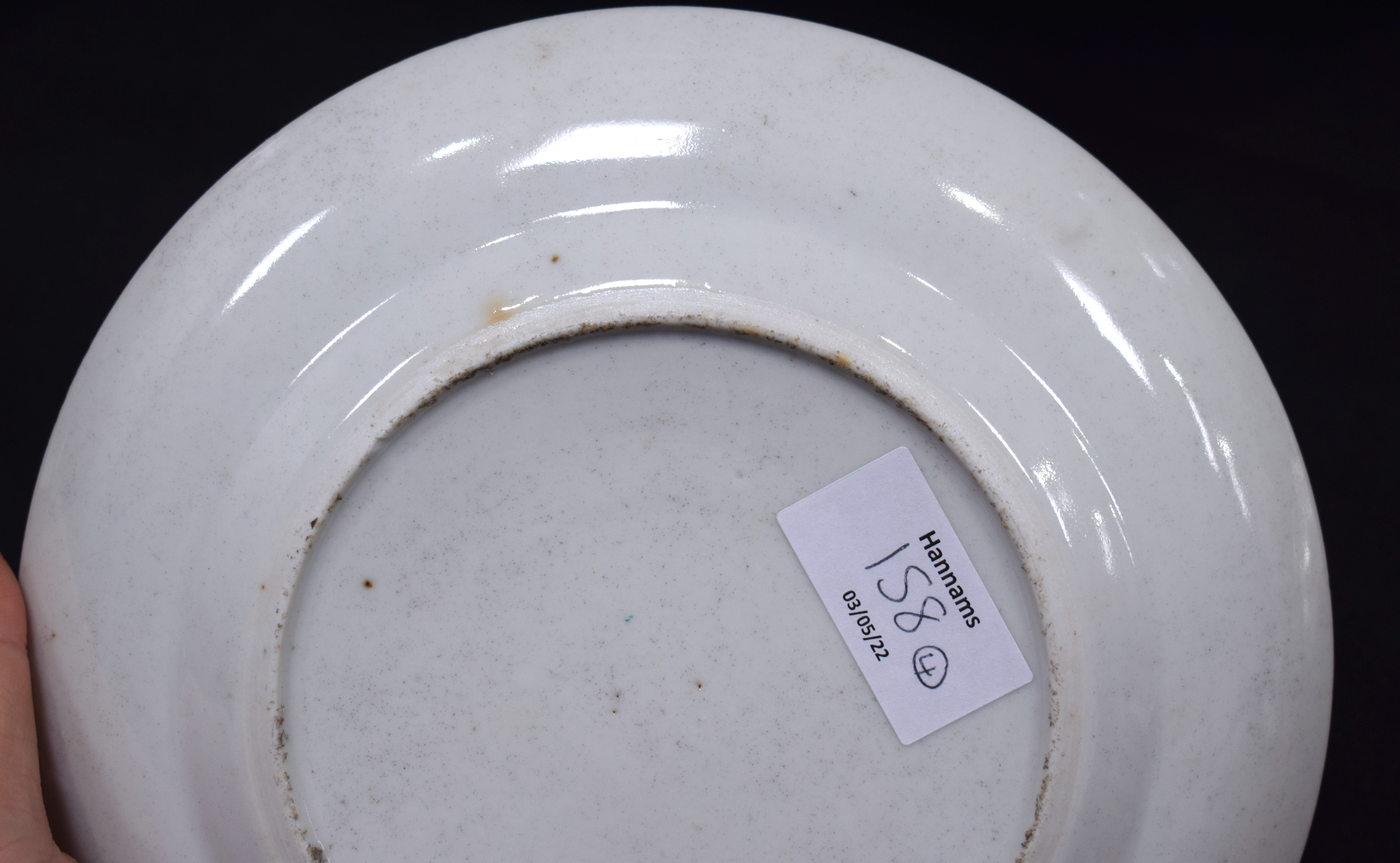 A SET OF FOUR 19TH CENTURY CHINESE CANTON FAMILLE ROSE PLATES Qing. 19 cm diameter. (4) - Bild 22 aus 30