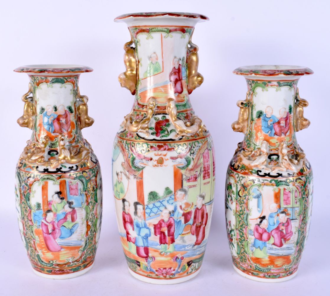 A SET OF THREE 19TH CENTURY CHINESE CANTON FAMILLE ROSE VASES Qing. Largest 28 cm high. (3) - Bild 2 aus 25