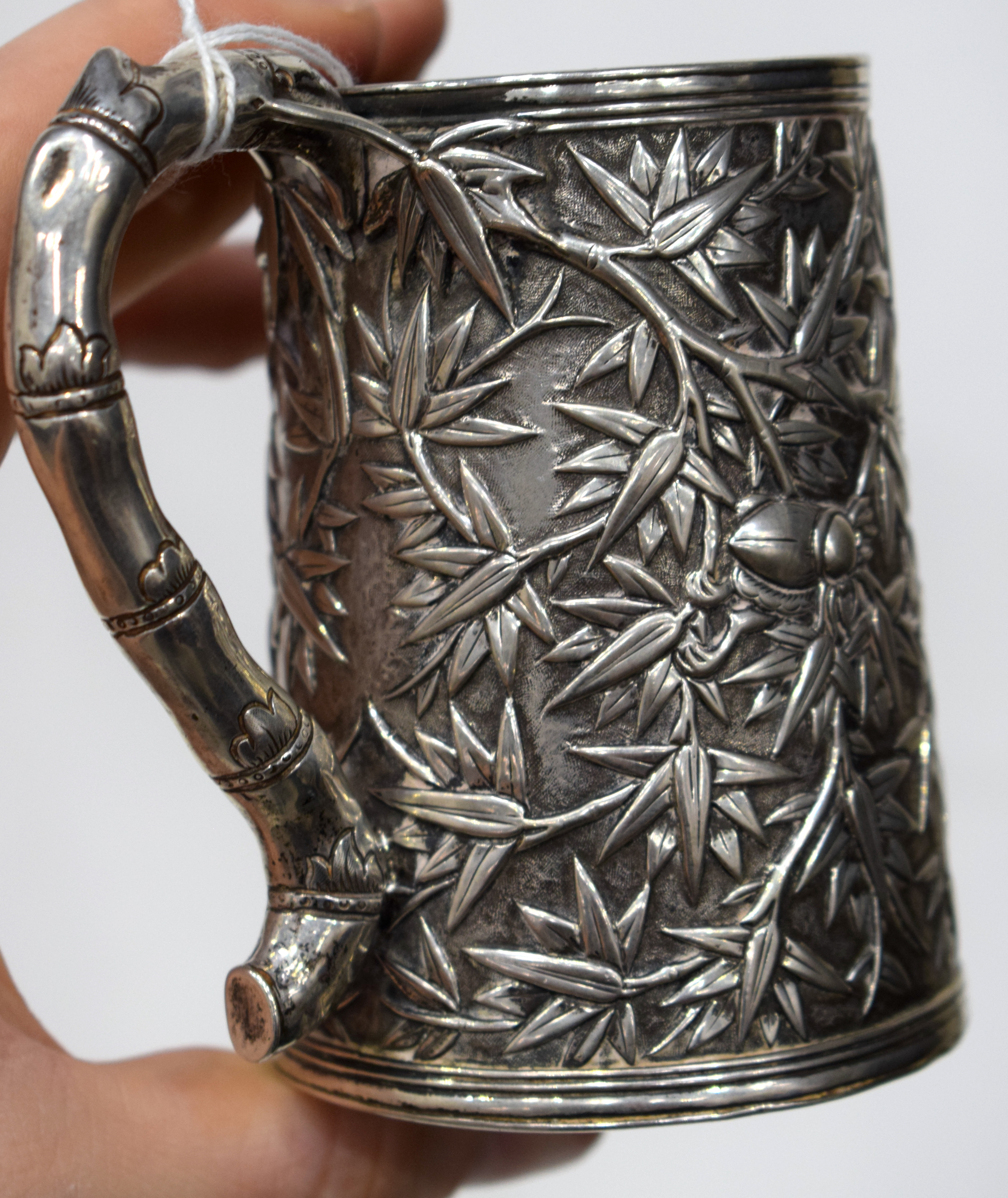 A 19TH CENTURY CHINESE EXPORT SILVER MUG smothered in bamboo shoots. 203 grams. 10 cm high. - Bild 10 aus 12