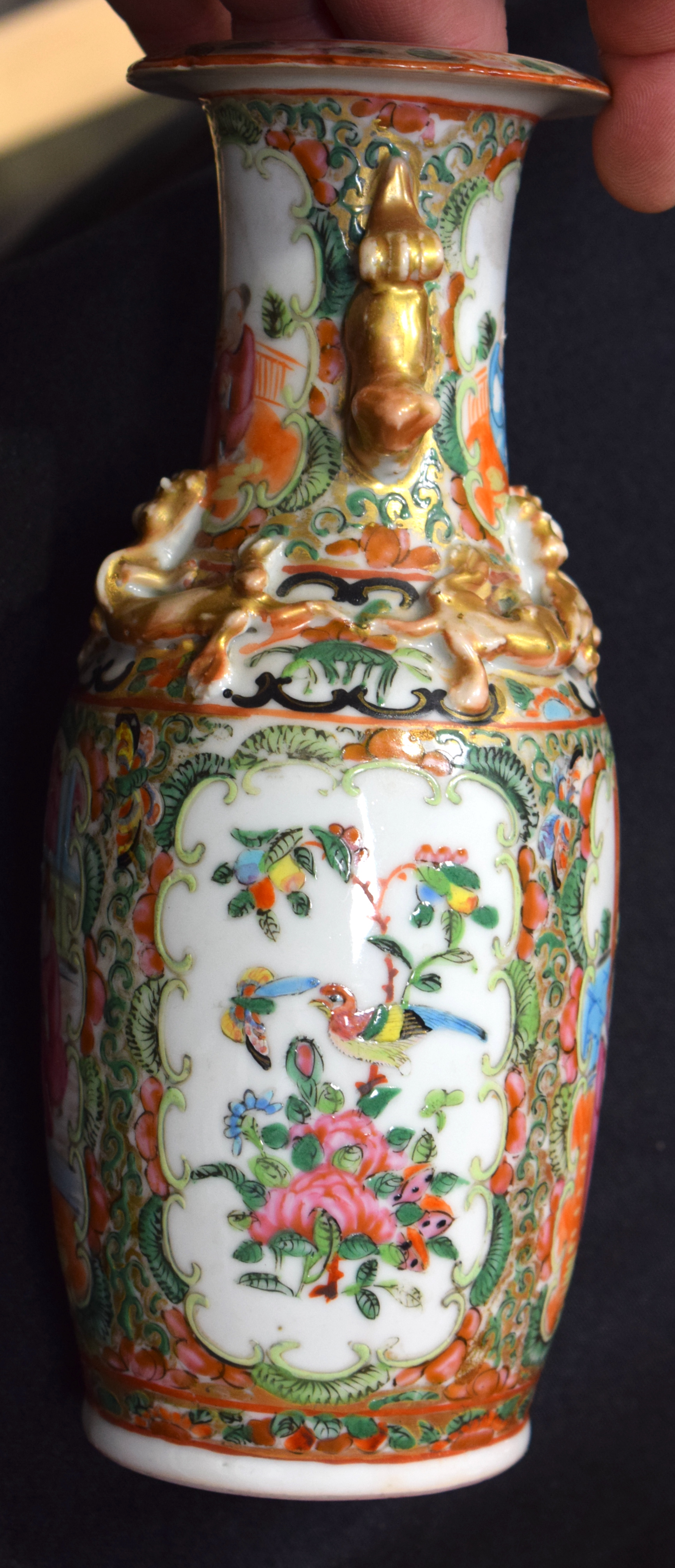 A SET OF THREE 19TH CENTURY CHINESE CANTON FAMILLE ROSE VASES Qing. Largest 28 cm high. (3) - Bild 7 aus 25