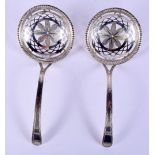 A PAIR OF 19TH CENTURY CONTINENTAL SILVER PIERCED SPOONS. 40 grams. 15 cm long.