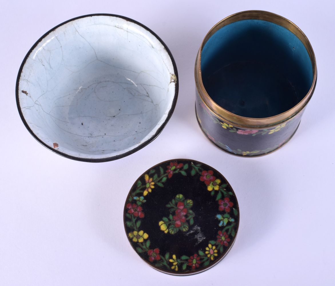 AN 18TH/19TH CENTURY CHINESE CLOISONNE ENAMEL TEABOWL Late Qianlong/Jiaqing, together with a Chinese - Bild 3 aus 4