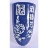 AN EARLY 20TH CENTURY CHINESE BLUE GLAZED PORCELAIN WALL POCKET Late Qing/Republic. 13 cm x 9 cm.