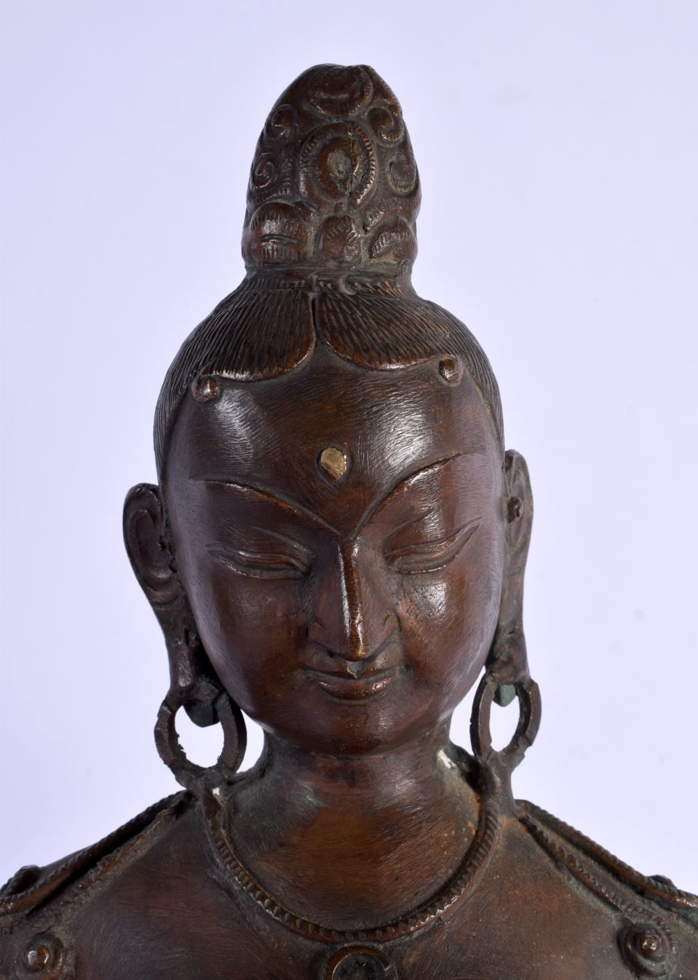 A LARGE 19TH CENTURY INDIAN BRONZE FIGURE OF A BUDDHA modelled with one hand raised. 35 cm x 22 cm. - Bild 4 aus 7
