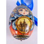 A RUSSIAN STYLE LACQUERED EGG PENDANT. 7cm x 4.6cm, weight 34.3g