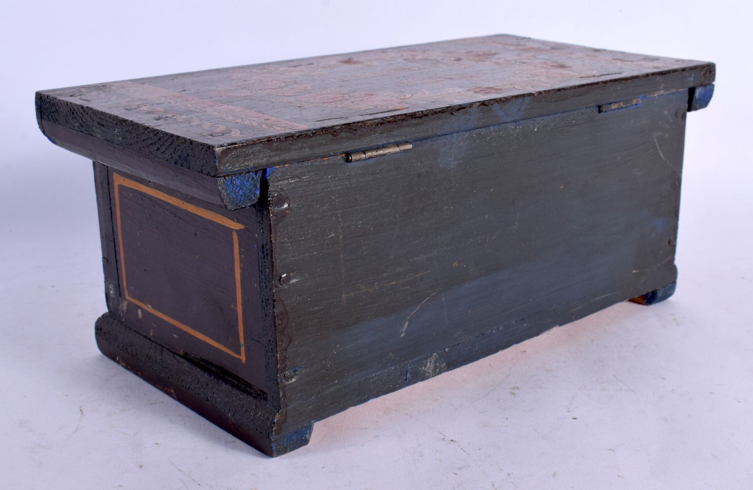 A VINTAGE GERMAN BLACK FOREST PAINTED WOOD BOX. 27 cm x 10 cm. - Bild 2 aus 4