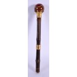 AN ANTIQUE AGATE AND BAMBOO PARASOL HANDLE. 22 cm long.