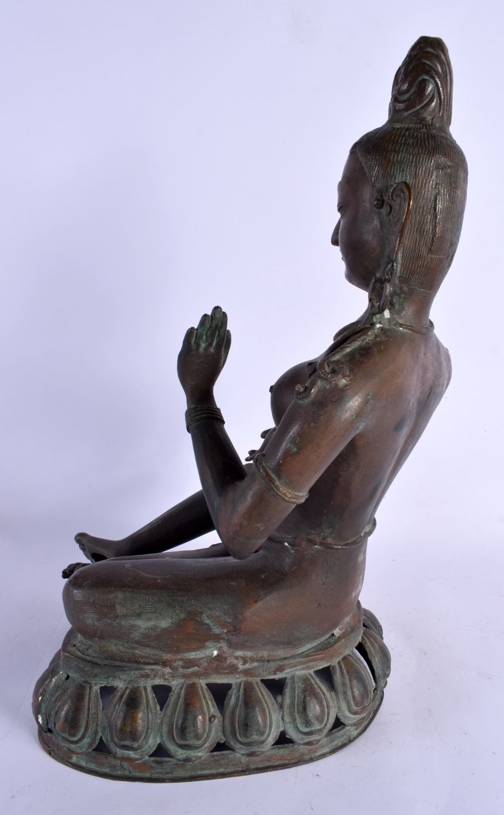 A LARGE 19TH CENTURY INDIAN BRONZE FIGURE OF A BUDDHA modelled with one hand raised. 35 cm x 22 cm. - Bild 2 aus 7